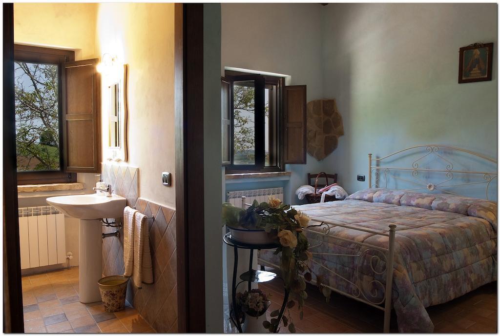 Il Casale Di Aurora Country House Colmurano Room photo